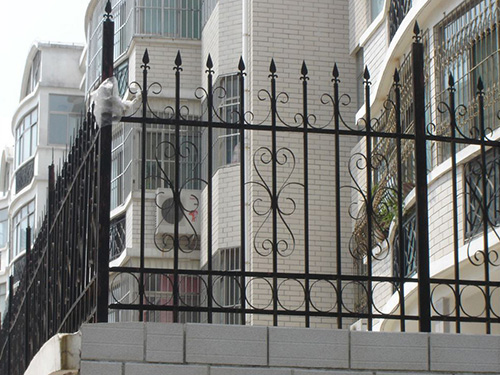 鐵藝陽臺(tái)護(hù)欄 鐵藝陽臺(tái)護(hù)欄