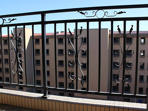 鐵藝陽臺(tái)護(hù)欄 鐵藝陽臺(tái)護(hù)欄