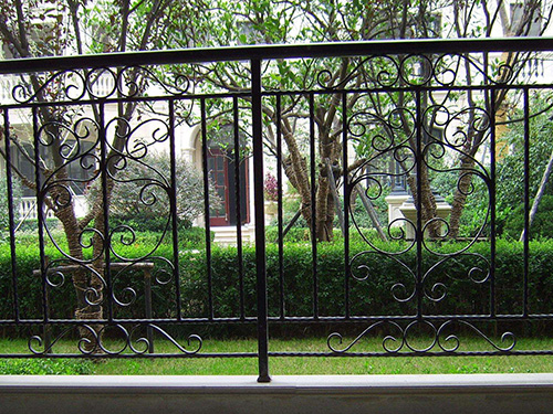 鐵藝陽臺(tái)護(hù)欄 鐵藝陽臺(tái)護(hù)欄